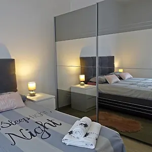  Apartment Denis